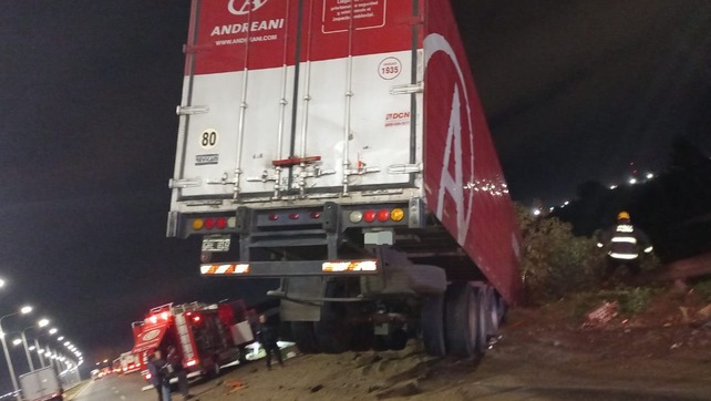 Autopista Santa Fe Un Camionero Perdi El Control Y Choc A Otro A La