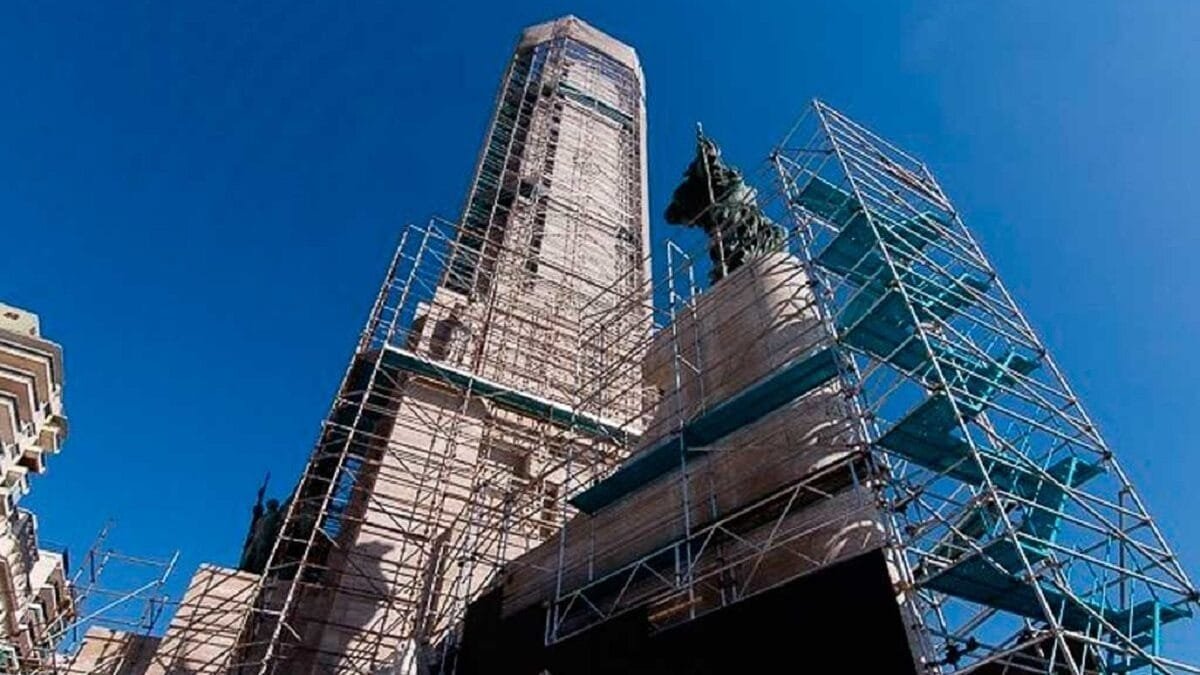 Se paralizan nuevamente las obras en el Monumento Nacional a la Bandera ...